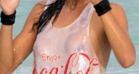 Adriana Lima camiseta mojada