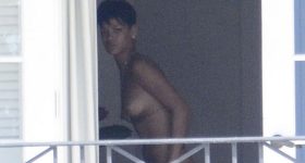 Rihanna desnuda balcon